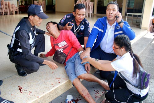 Người bị thương ở Hua Hin Ảnh: REUTERS