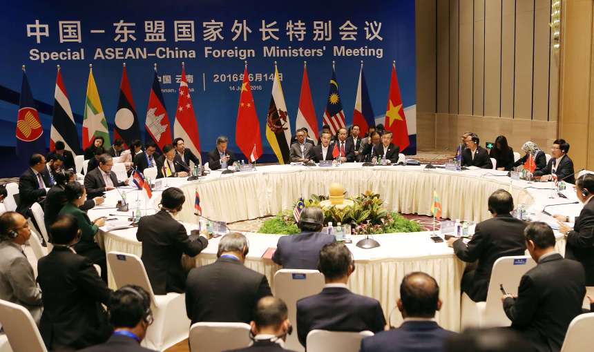 
Hội nghị Ngoại trưởng Trung Quốc – ASEAN 2016 diễn ra ở TP Côn Minh mới đây cũng gây nhiều chú ý về chuyện tuyên bố chung. Ảnh: CHINA DAILY
