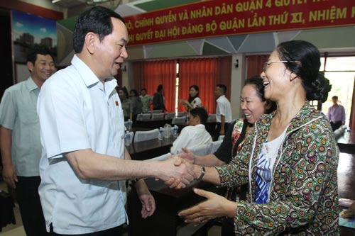 Chủ tịch nước Trần Đại Quang tiếp xúc cử tri quận 4, TP HCM sáng 2-8 Ảnh: HOÀNG TRIỀU