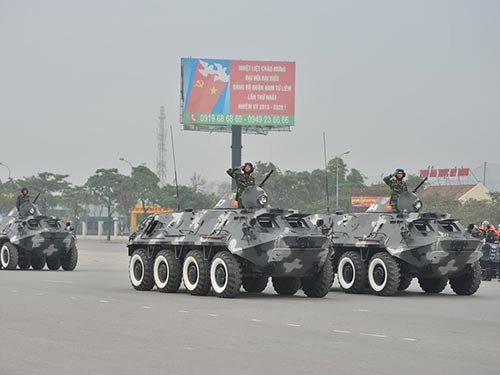 Lực lượng tăng thiết giáp duyệt diễu hành tại lễ xuất quân bảo vệ Đại hội Đảng