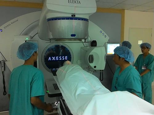 Máy xạ trị gia tốc hiện đại nhất thế giới Elekta Axesse tại trung tâm ung bướu