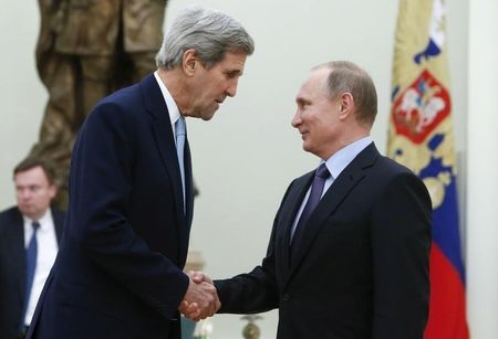 
Ngoại trưởng Mỹ John Kerry và Tổng thống Nga Vladimir Putin. Ảnh: REUTERS
