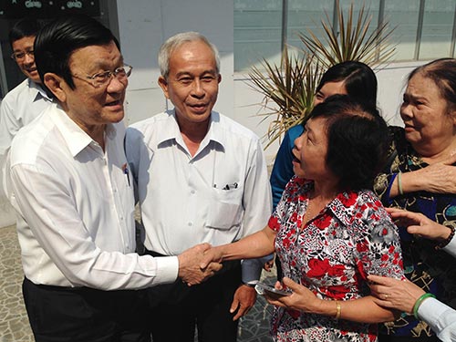 Chủ tịch nước Trương Tấn Sang tiếp xúc cử tri quận 1, TP HCM ngày 3-3 Ảnh: HOÀNG TRIỀU