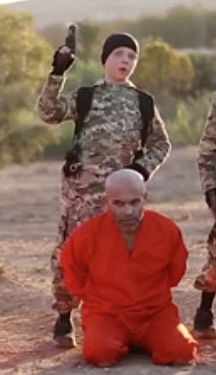 
Sát thủ 12 tuổi người Anh Abu Abdullah al-Britani bằng tuổi với JoJo. Ảnh: Daily Mail

