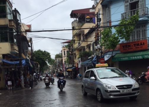 
Những phố buôn bán Hàng Bồ, Hàng Buồm cũng có dáng vẻ khác hẳn sự tấp nập thường ngày
