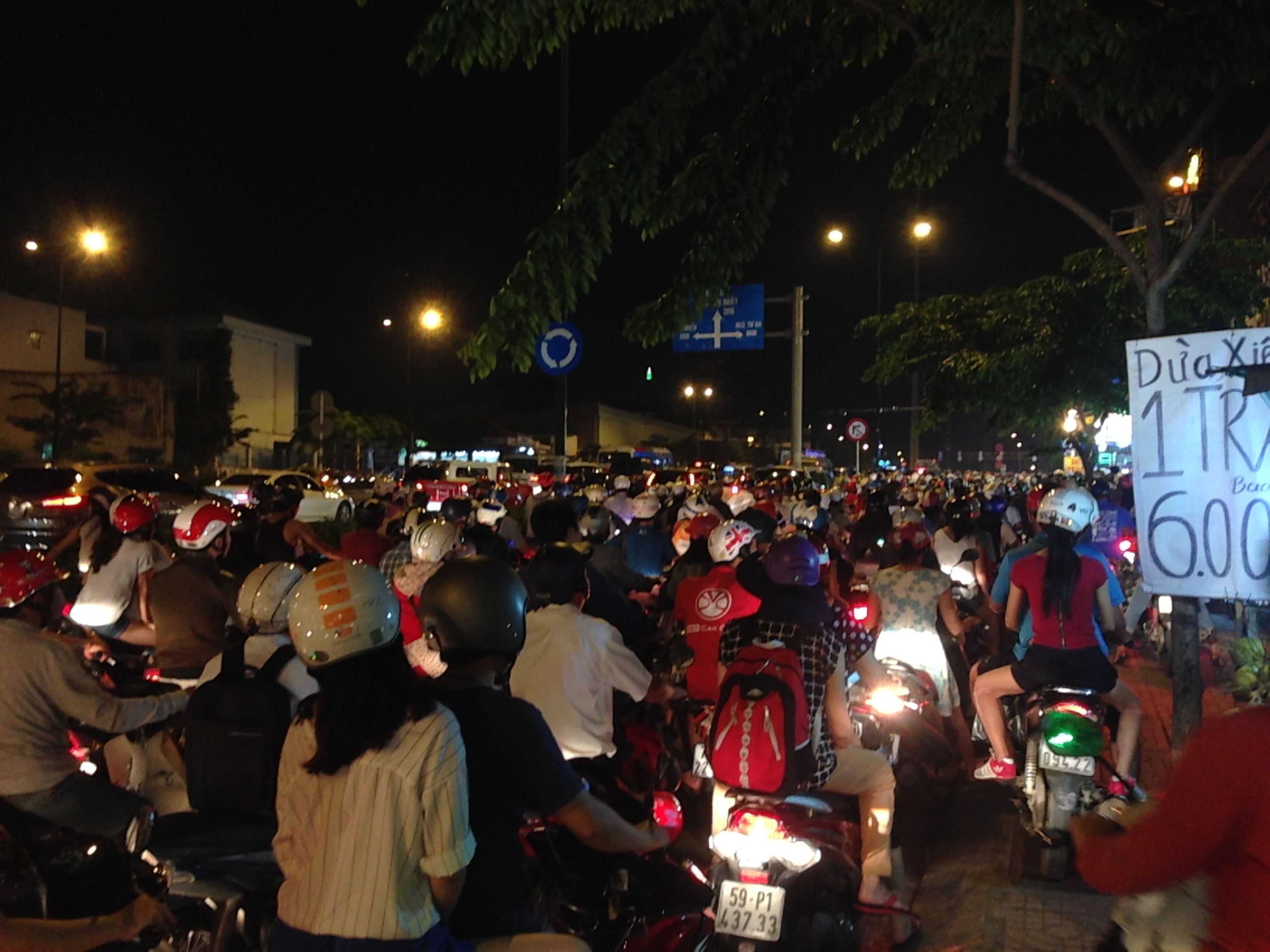TP Hồ Chí Minh Sáng 294 cửa ngõ miền Tây kẹt xe kéo dài