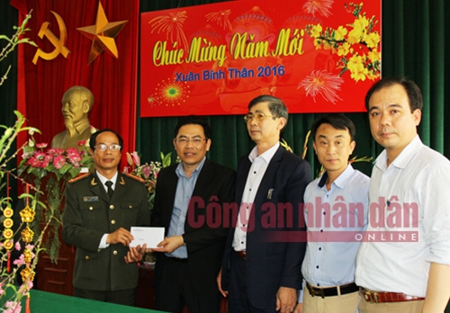 
 Ban giám đốc Công an tỉnh Hà Nam thưởng nóng Ban chuyên án.
