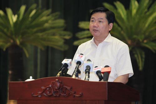 Bí thư Thành ủy TP HCM Đinh La Thăng phát biểu bế mạc hội nghị Ảnh: HOÀNG TRIỀU
