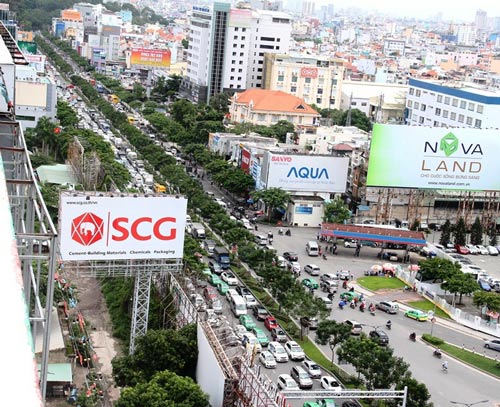 Các tuyến đường kết nối xung quanh sân bay Tân Sơn Nhất đang quá tải Ảnh: GIA MINH