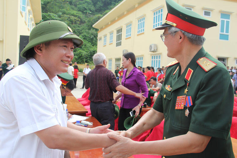 
Bộ trưởng Trương Minh Tuấn, một cựu chiến binh, tham dự lễ khánh thành Nhà tưởng niệm

 
