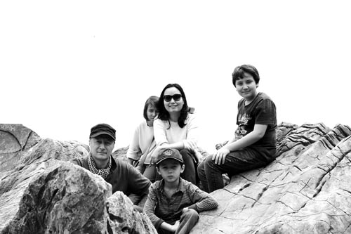Gia đình Đại sứ Bruno Angelet trên đỉnh đèo Mã Pì Lèng (Mèo Vạc, Hà Giang) vào tháng 4-2016