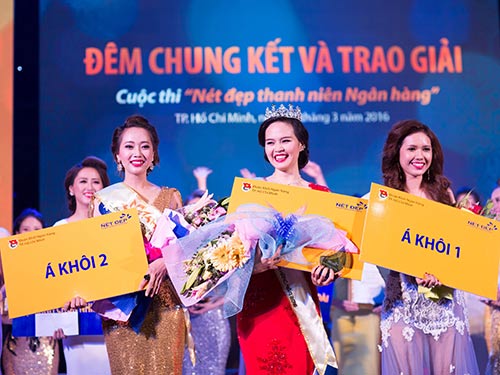 Ba thí sinh đạt danh hiệu cao nhất tại đêm chung kết hội thi “Nét đẹp thanh niên ngân hàng”