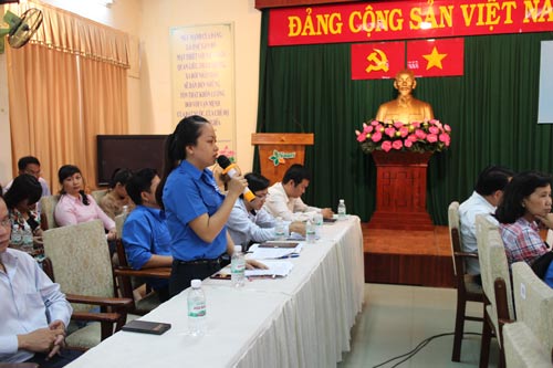 Đoàn viên, người lao động Tổng Công ty Nông nghiệp Sài Gòn phát biểu tại chương trình đối thoại