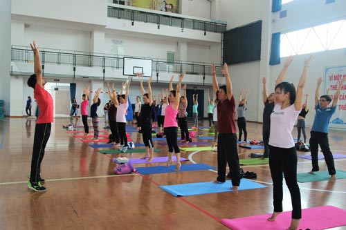 CNVC-LĐ tham gia lớp yoga do LĐLĐ quận 3, TP HCM tổ chức