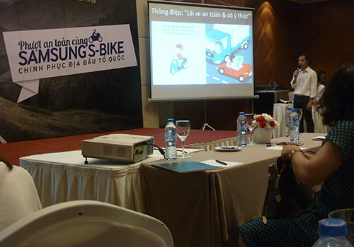 
Ban tổ chức giới thiệu chương trình “Phượt cùng S-Bike - An toàn tay lái”
