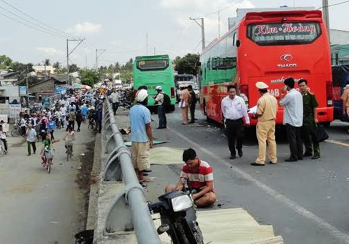 
Vụ tai nạn ngày 7-5-2015 trên cầu Ba Si. Ảnh: C.Linh
