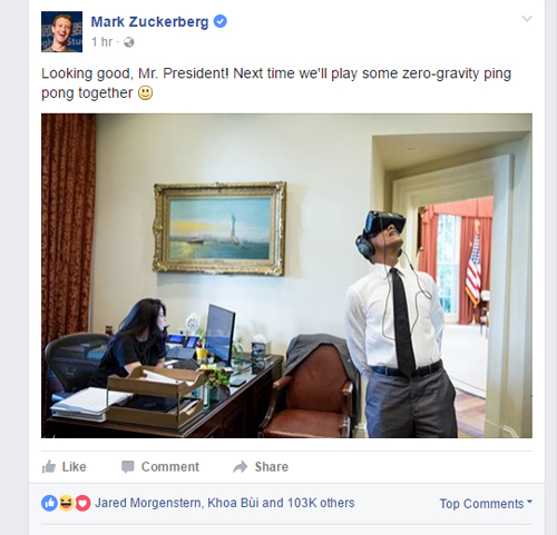 
Bức ảnh ông Obama dùng kính thực tế ảo Gear VR tạo sự thích thú với CEO Facebook.
