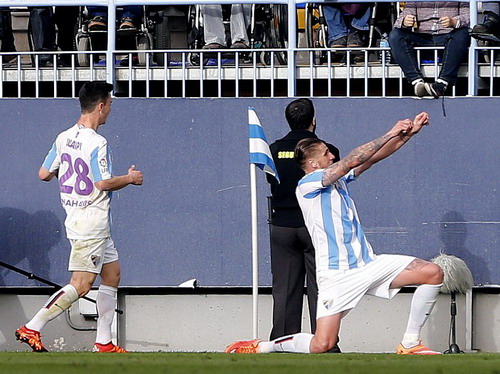 Albentosa gỡ hòa 1-1 cho Malaga, đẩy Real vào cảnh khốn khó