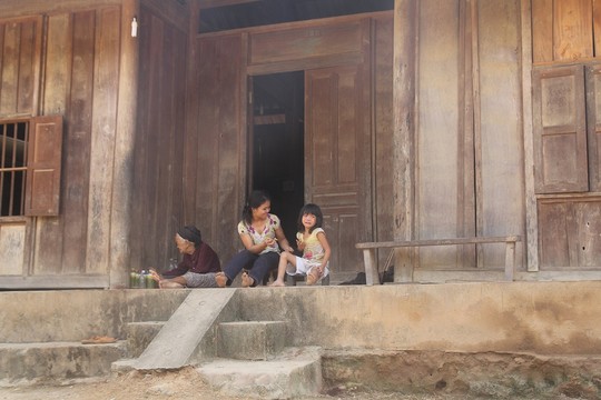 Người dân huyện Tương Dương lo lắng trước thông tin trẻ bị bắt cóc.