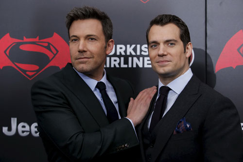 Ben Affleck và Henry Cavill tại buổi ra mắt phim “Batman v Superman: Dawn of Justice” tại New York - Mỹ. Ảnh: Reuters