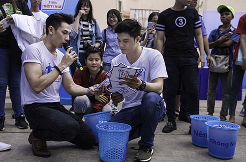 Lâm Vinh Hải, Issac tham gia trò chơi tiết kiệm nước với các bạn trẻ