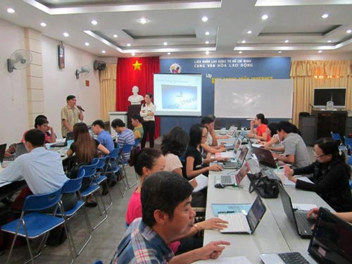 Học viên tham gia lớp học kinh doanh trên internet do Cung Văn hóa Lao động TP HCM tổ chức