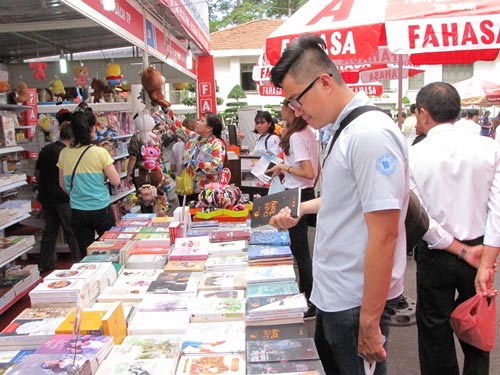 Tha hồ lựa chọn các đầu sách yêu thích