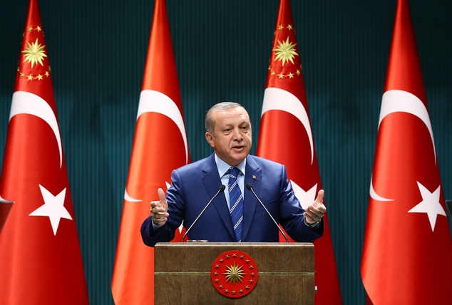 
Tổng thống Recep Tayyip Erdogan phát biểu tại Phủ tổng thống ngày 18-8. Ảnh: AP
