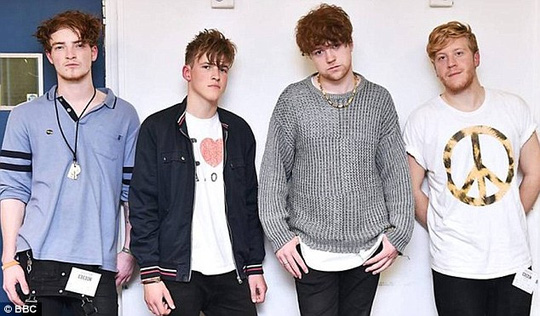 Các thành viên của Viola Beach