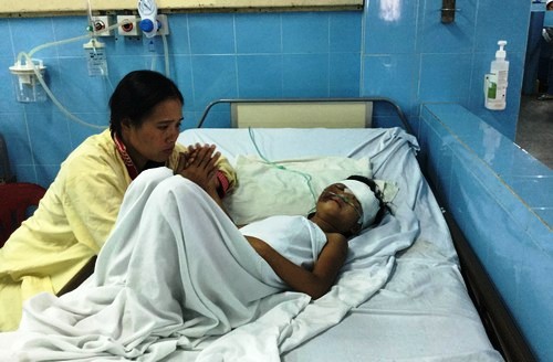 
Bé Hồ Thị Ngọc H. đang nằm điều trị tại bệnh viện.
