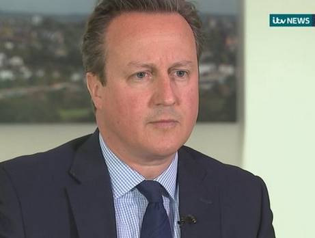 Thủ tướng Anh David Cameron trả lời phỏng vấn kênh ITV News hôm 7-4. Ảnh: ITV NEWS