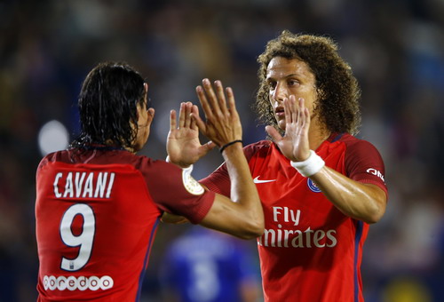 Cavani sau bàn mở tỉ số từ chấm 11 mét cho PSG