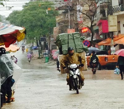 Hàng lậu vận chuyển công khai ở thị trấn Đồng Đăng, huyện Cao Lộc, tỉnh Lạng SơnẢnh Văn Duẩn