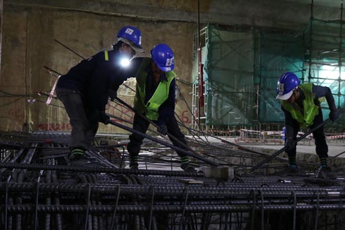 Lao động hăng say ở công trường Metro số 1