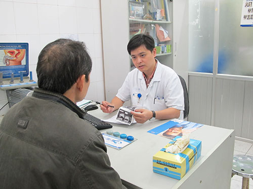 Nam giới ở độ tuổi trung niên thường tìm đến thầy thuốc khi gặp vấn đề về sức khỏe tình dục