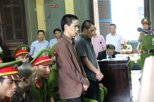 Bị cáo Vũ Văn Tiến và Trần Đình Thoại tại phiên xử phúc thẩm ngày 18-7Ảnh: Lê Phong