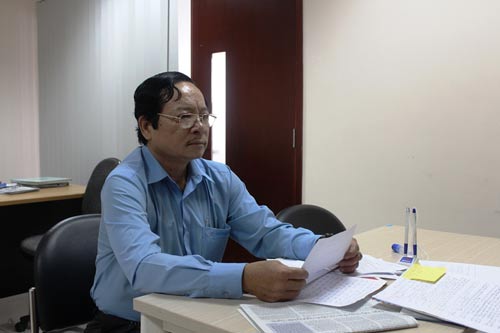 Ông Nguyễn Đông Sinh trình bày khiếu nại với Báo Người Lao Động