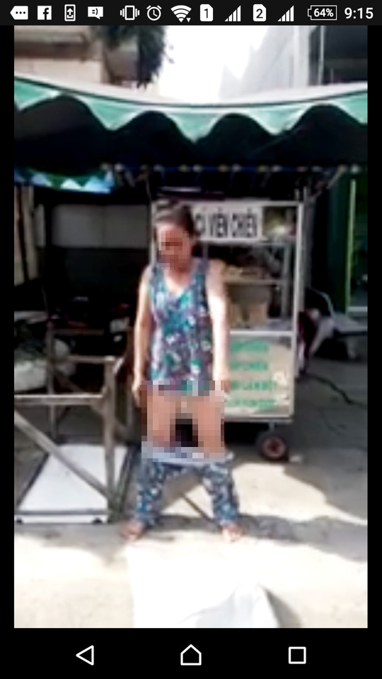 Hình ảnh phản cảm về cô gái