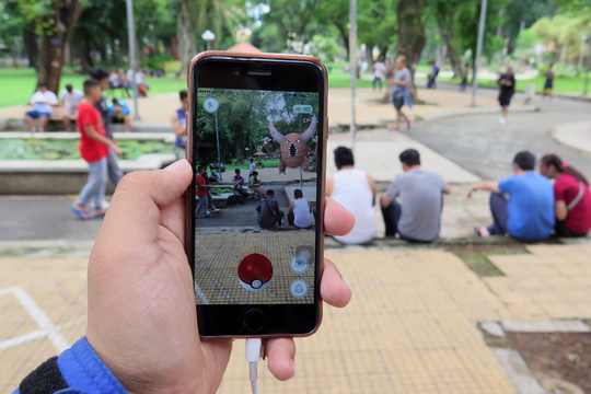 
Nhiều người chơi Pokemon Go tại Việt Nam đang thay đổi dữ liệu bản đồ Việt Nam trên Google Maps hết sức nguy hại. Ảnh: Hoàng Triều.
