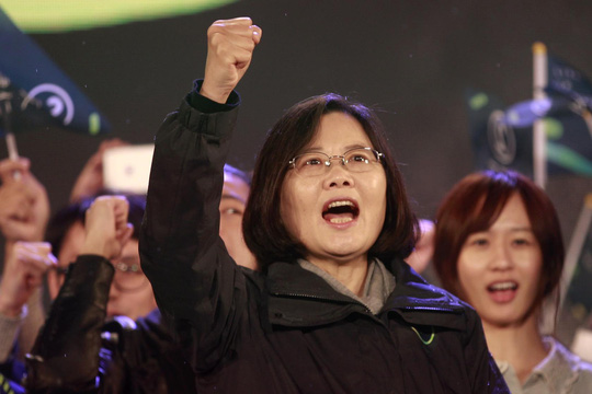 Bà Thái Anh Văn cảnh báo Trung Quốc trong bài phát biểu mừng chiến thắng. Ảnh: Reuters