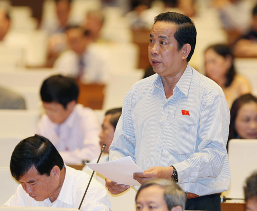 
Đại biểu Đặng Thuần Phong cho rằng nên đình chỉ chức vụ với con trai cựu bộ trưởng Vũ Huy Hoàng
