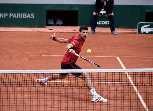 Djokovic lần thứ tư vào chung kết Roland Garros