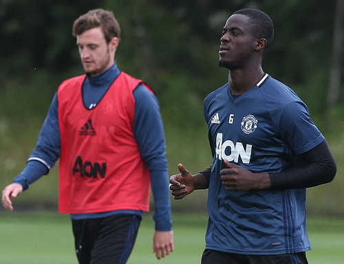 Tân binh Eric Bailly (phải) và Will Keane