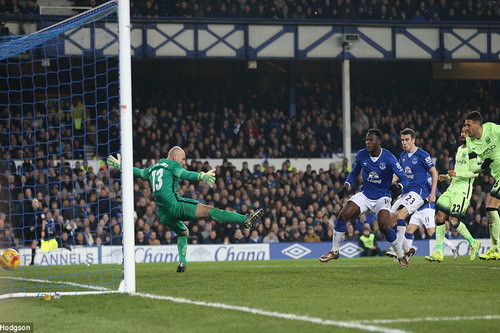 Lukaku ghi bàn quyết định cho Everton