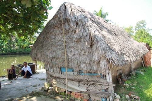 
Ngôi nhà tranh mà Thuận đã sinh ra và lớn lên nhưng luôn bị anh chối bỏ. Ảnh minh họa
