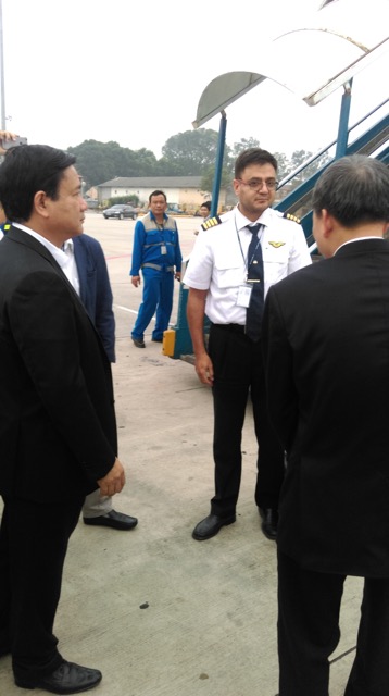 Bộ trưởng Đinh La Thăng cùng có mặt tại sân bay chỉ đạo xử lý tình huống khẩn cấp