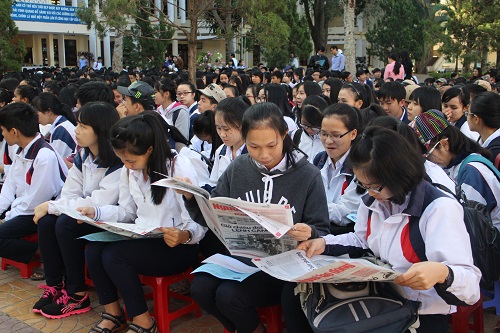 
... Và hào hứng đọc Báo Người Lao Động
