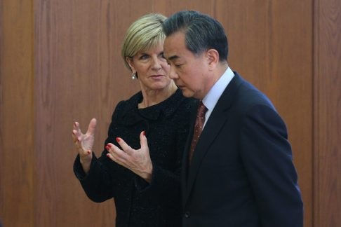 
Ngoại trưởng Vương Nghị hôm 17-2 có cuộc cuộc họp báo chung với người đồng cấp Úc Julie Bishop tại Bắc Kinh. Ảnh: EPA
