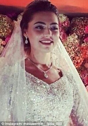 Cận cảnh nhan sắc xinh đẹp của cô dâu Khadija. Ảnh: Instagram