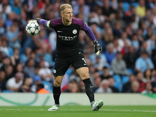 Joe Hart ra sân lần cuối với tấm băng đội trưởng Man City